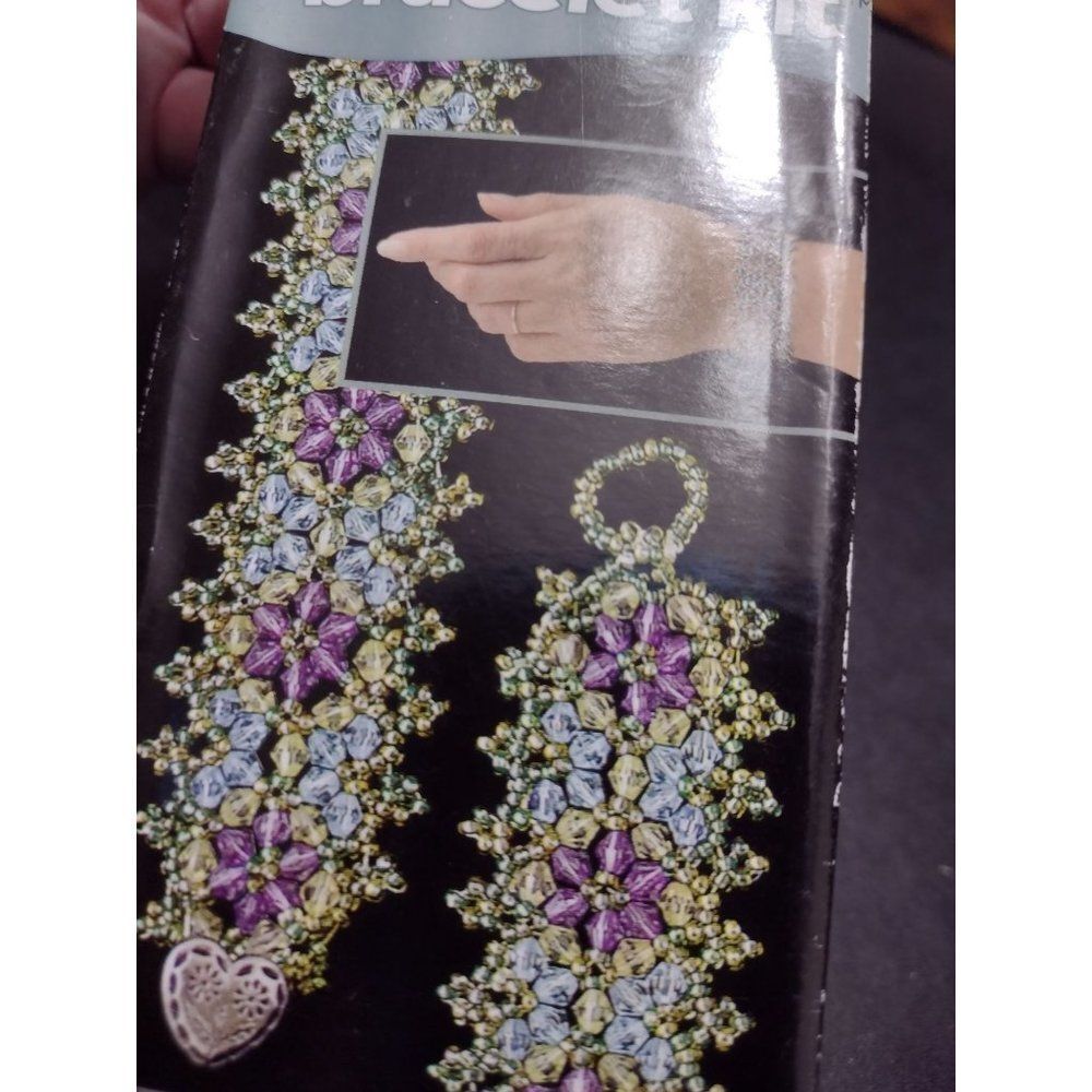 Fashion bracelet making kit